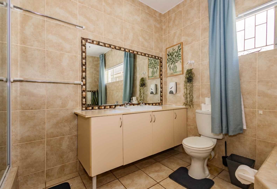 To Let 1 Bedroom Property for Rent in Oakdale Western Cape